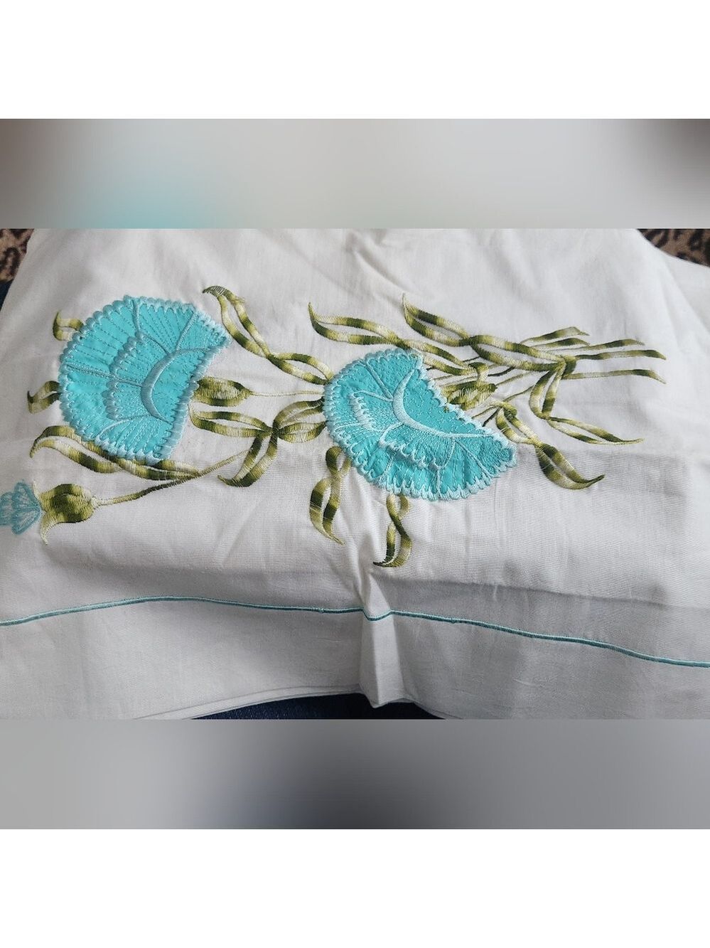 NWOT Vtg Appliqued & Embroidered Pair Of Standard Pillowcases Teal Floral w/Grn